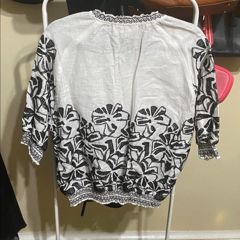 Chico’s Smocked Zip Embroidered Linen Jacket Size 2 - Picture 5 of 6